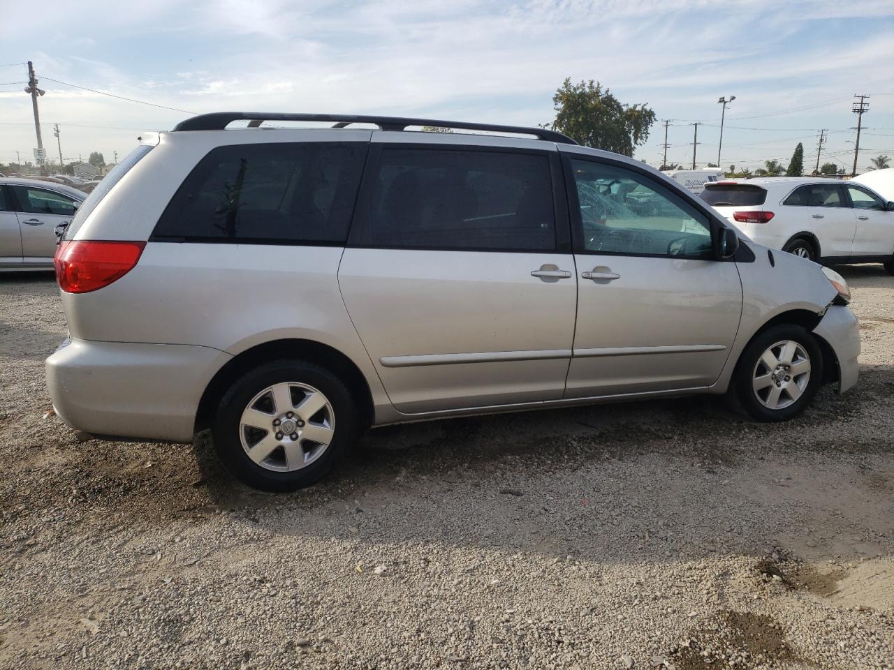 Obraz 3 z 2010 TOYOTA SIENNA CE 2010 z VIN 5TDKK4CC4AS289740