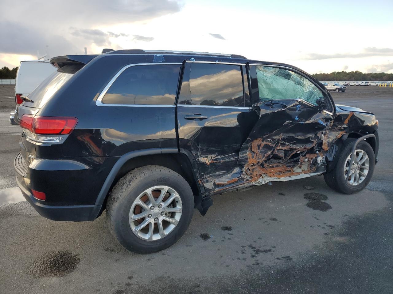 Image 3 of Jeep Grand Cherokee Laredo 2021 with VIN 1C4RJFAG1MC524863