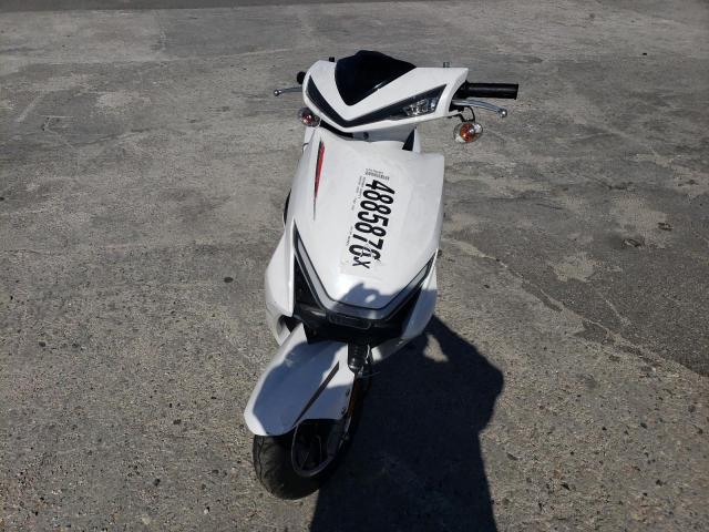 Image 2 of 2022 DINLI MOTORCYCLE 2022 with VIN LL0TCAPC2NG000502