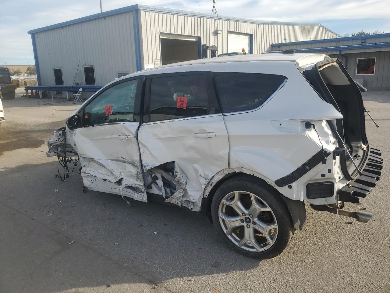 Image 2 of 2017 FORD ESCAPE SE 2017 with VIN 1FMCU9G91HUA55034