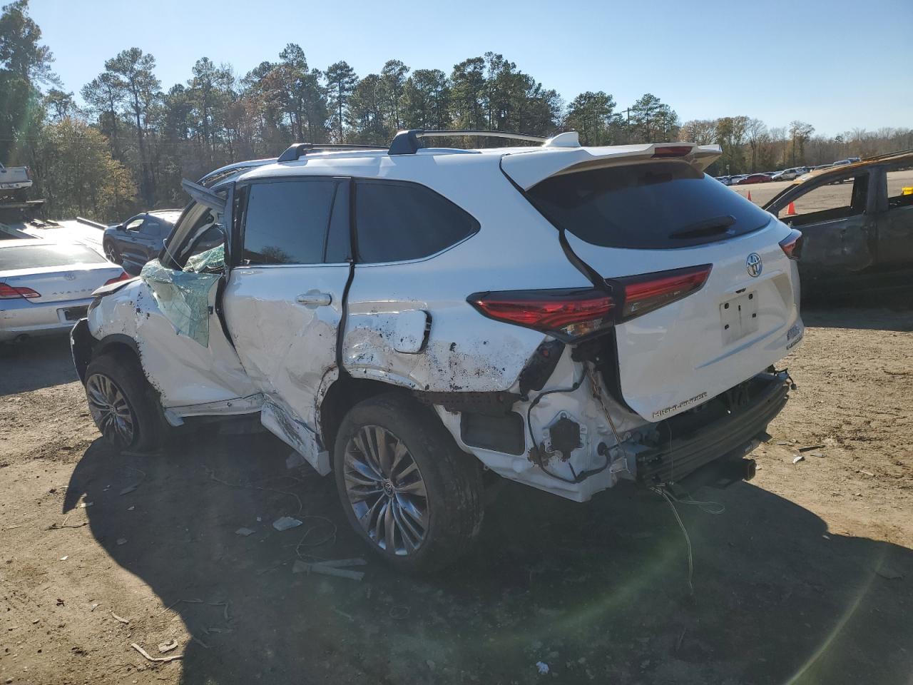 Image 2 of 2021 TOYOTA HIGHLANDER PLATINUM 2021 with VIN 5TDFZRAH3MS076159