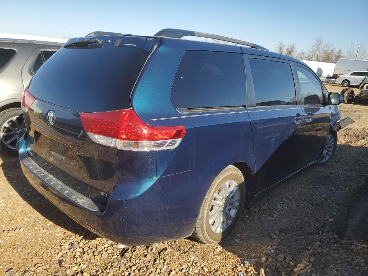 Obraz 3 z 2011 TOYOTA SIENNA XLE 2011 z VIN 5TDYK3DC3BS161252