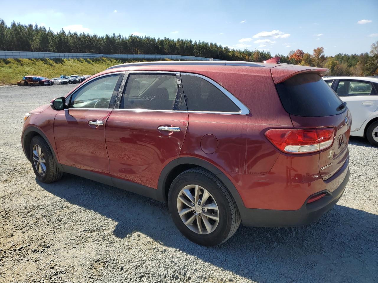 Image 2 of 2016 KIA SORENTO LX 2016 with VIN 5XYPG4A39GG093700