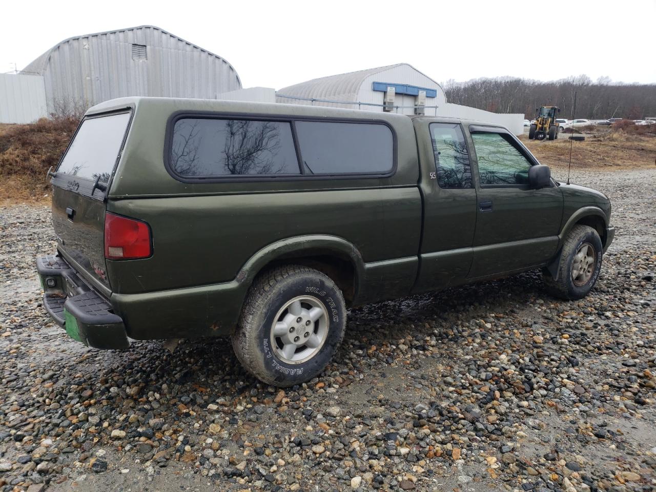 Image 3 of 2001 GMC SONOMA  2001 with VIN 1GTDT19W318103065