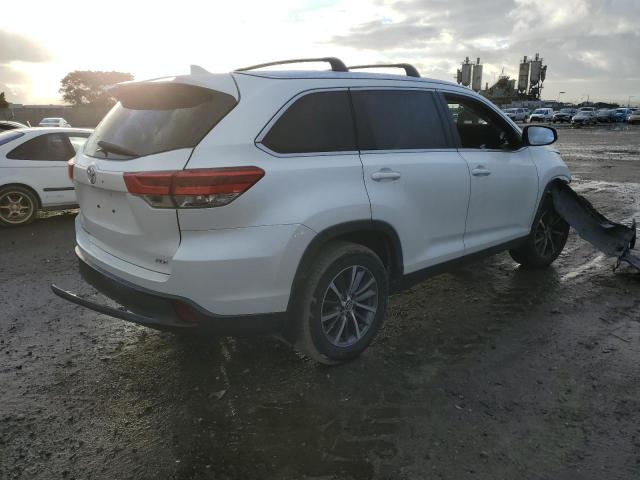 Obraz 3 z 2019 TOYOTA HIGHLANDER SE 2019 z VIN 5TDKZRFH4KS359044