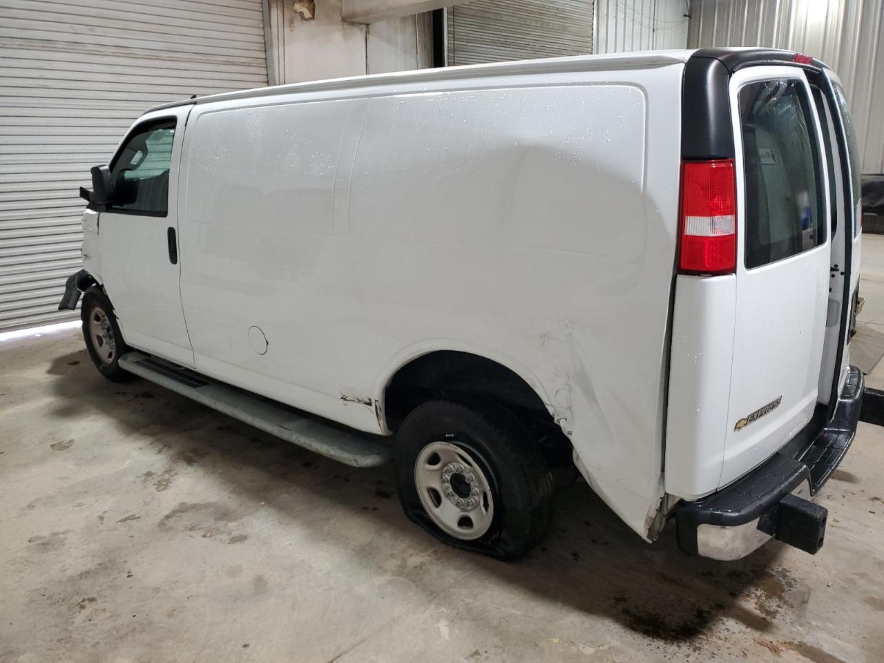Изображение 2 2022 CHEVROLET EXPRESS G2500  2022 с VIN 1GCWGAF7XN1268670