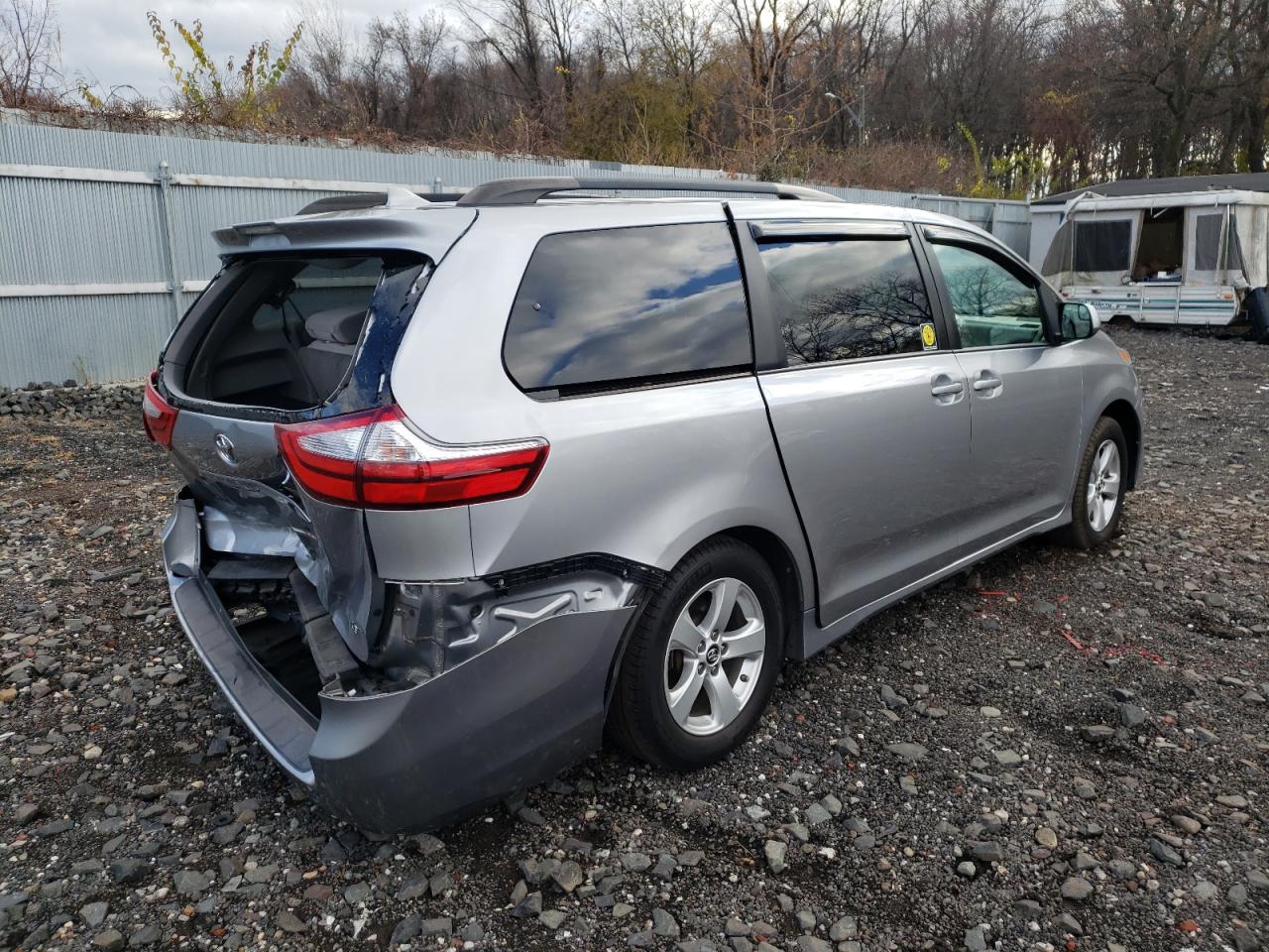Image 3 of 2018 TOYOTA SIENNA LE 2018 with VIN 5TDKZ3DC0JS926143