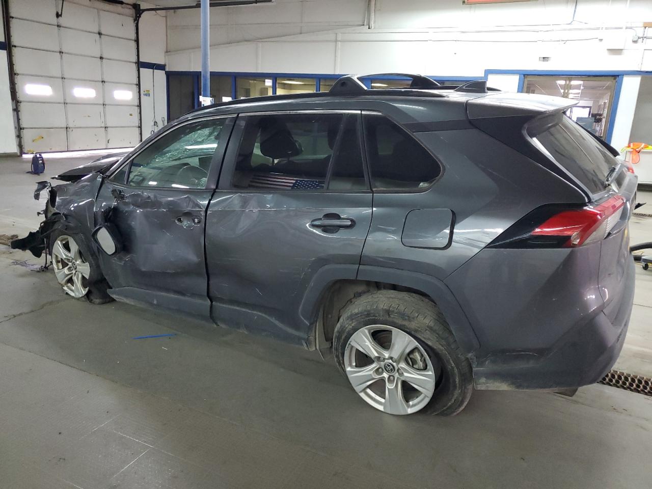 Image 2 of 2021 TOYOTA RAV4 XLE 2021 with VIN 2T3P1RFV5MC197916