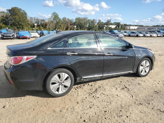 Image 3 of 2014 HYUNDAI SONATA HYBRID 2014 with VIN KMHEC4A47EA104682