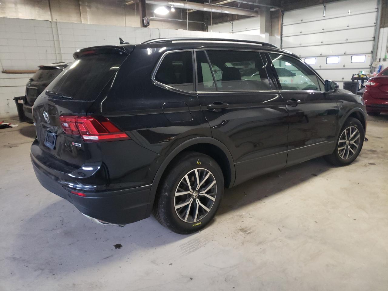 Image 3 of 2019 VOLKSWAGEN TIGUAN SE 2019 with VIN 3VV2B7AX5KM072451