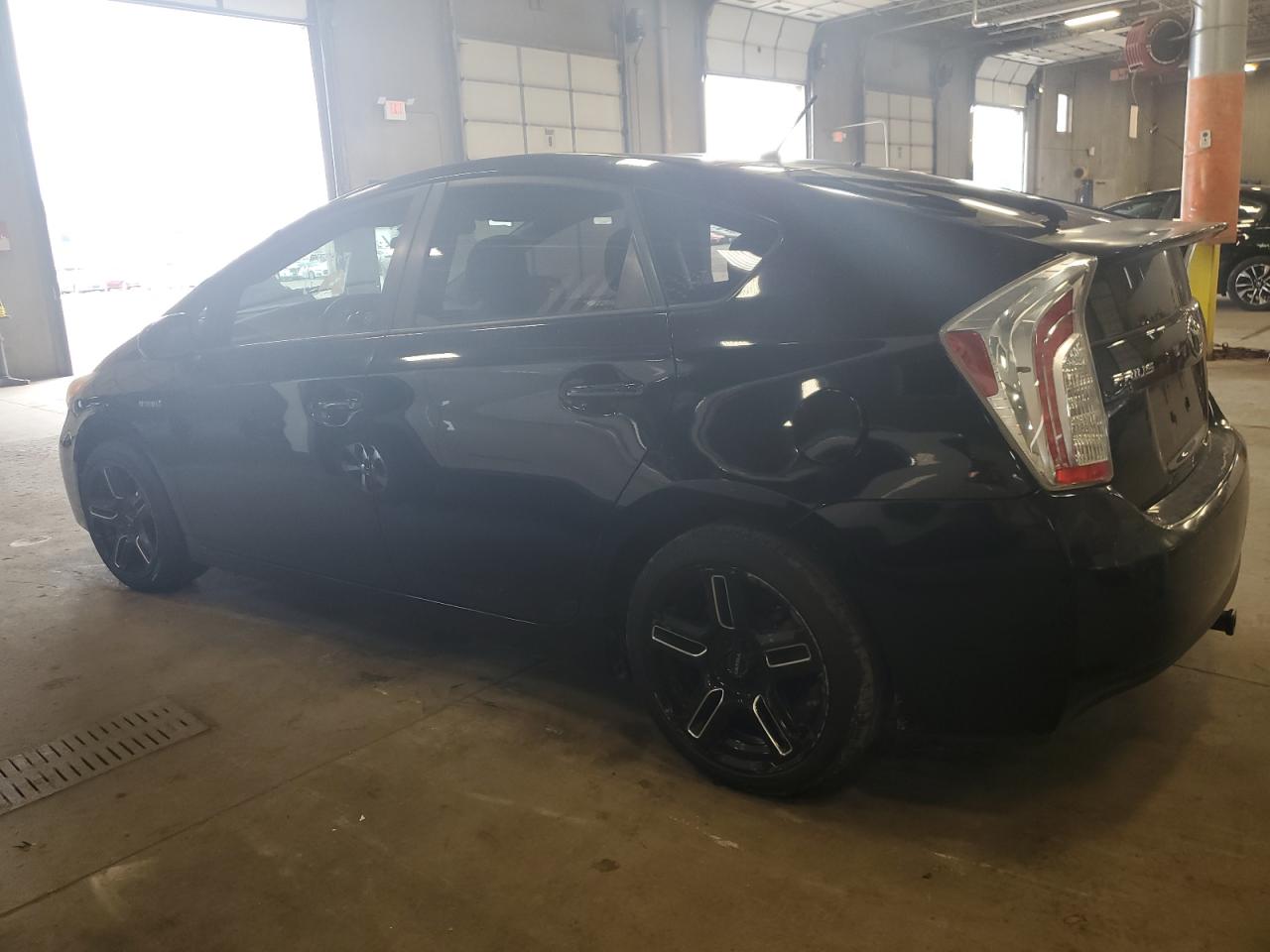 Image 2 of Toyota Prius 2012 with VIN JTDKN3DU2C1528369