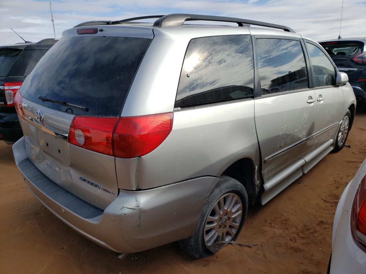 Obraz 3 z 2010 TOYOTA SIENNA XLE 2010 z VIN 5TDYK4CC6AS342481