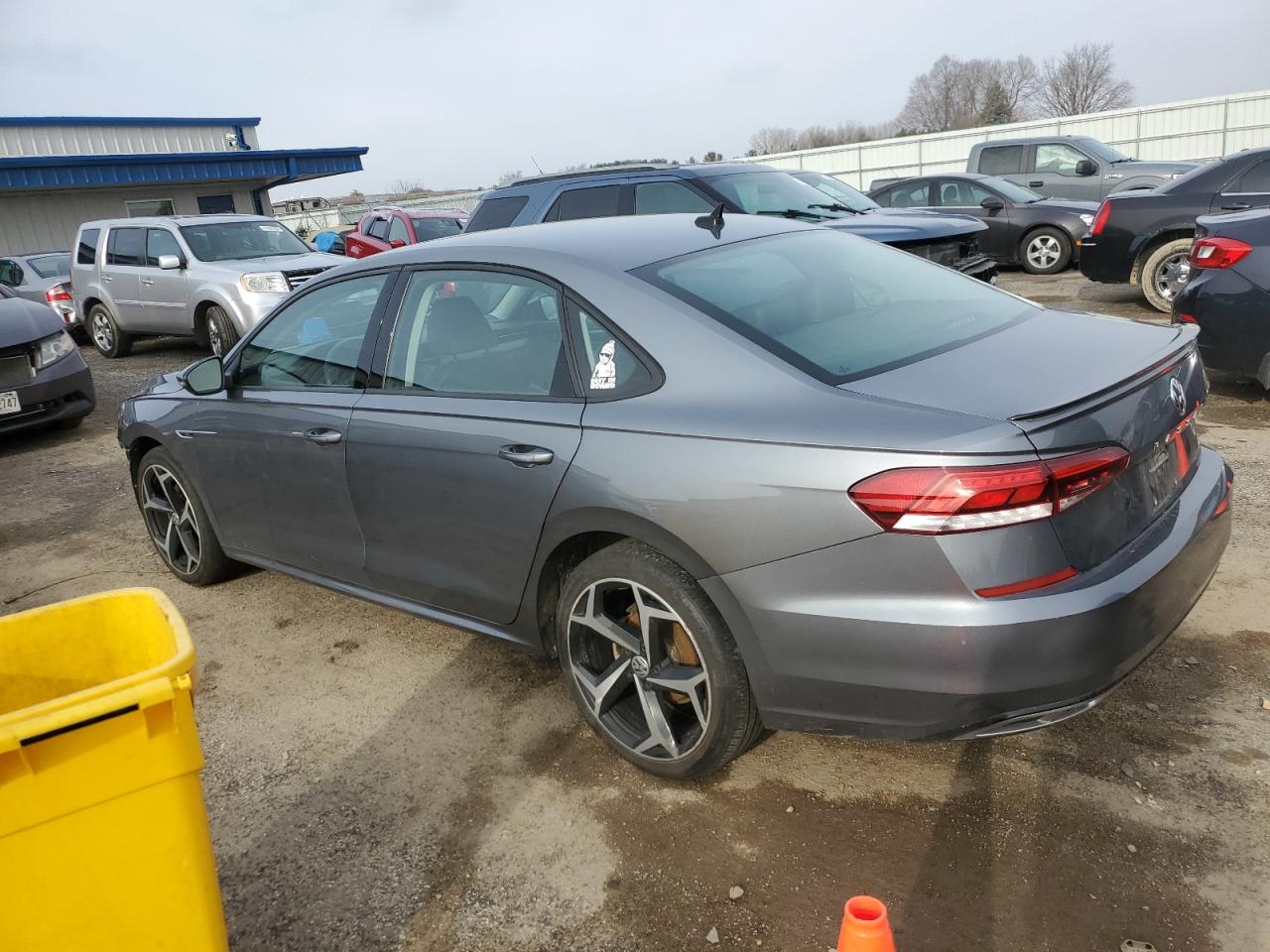 Изображение 2 2020 VOLKSWAGEN PASSAT R-LINE 2020 с VIN 1VWMA7A36LC026523