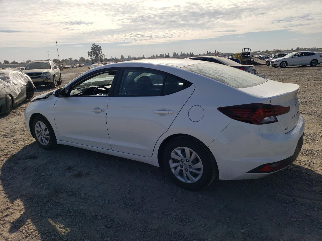 Obraz 2 z 2019 HYUNDAI ELANTRA SE 2019 z VIN 5NPD74LFXKH441225