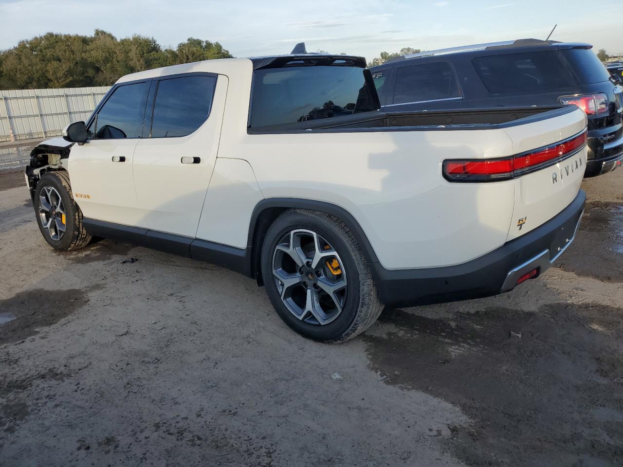 Obraz 2 z 2022 RIVIAN R1T ADVENTURE 2022 z VIN 7FCTGAAA4NN013635