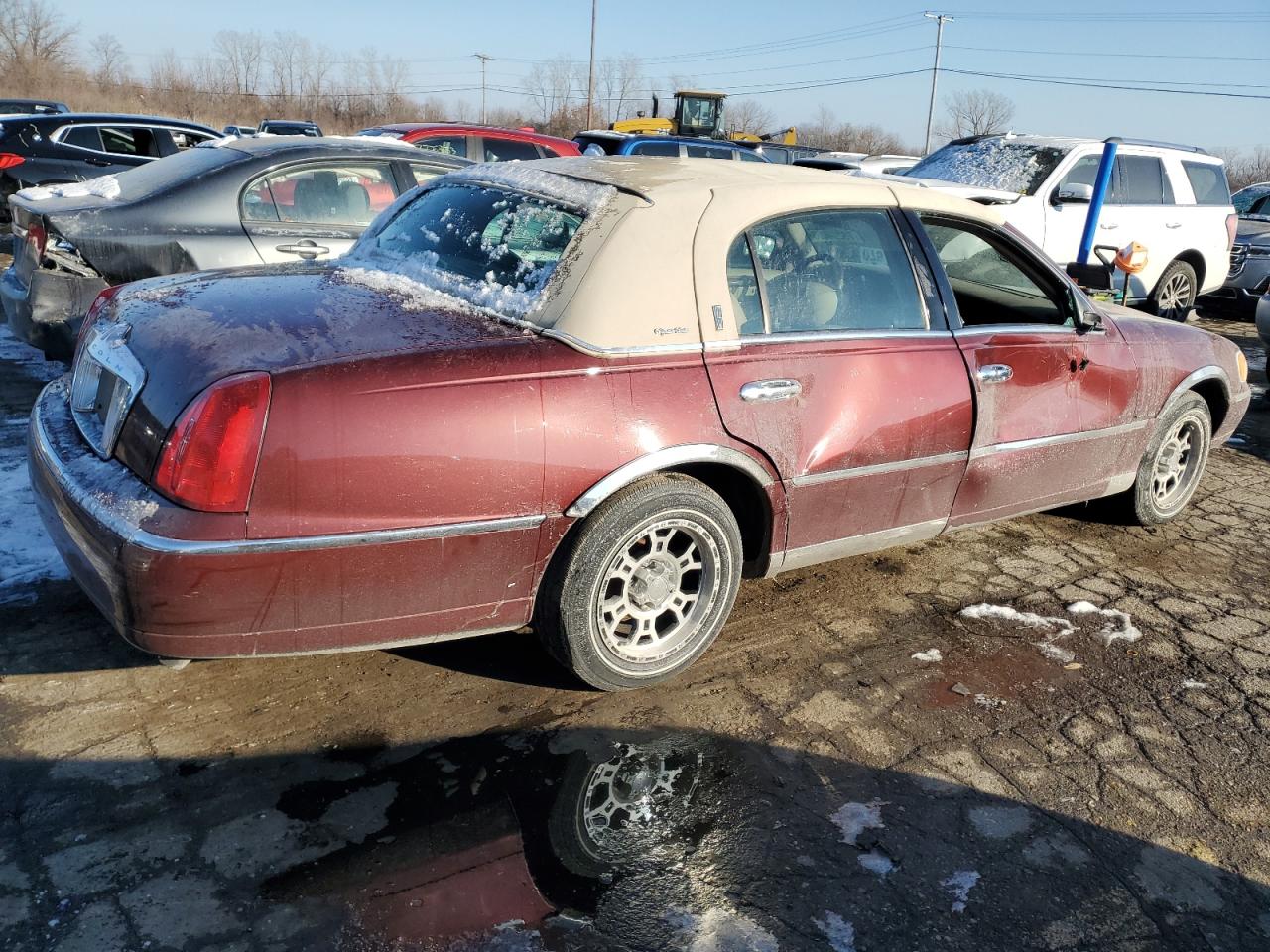 Obraz 3 z 2001 LINCOLN TOWN CAR SIGNATURE 2001 z VIN 1LNHM82W51Y723901