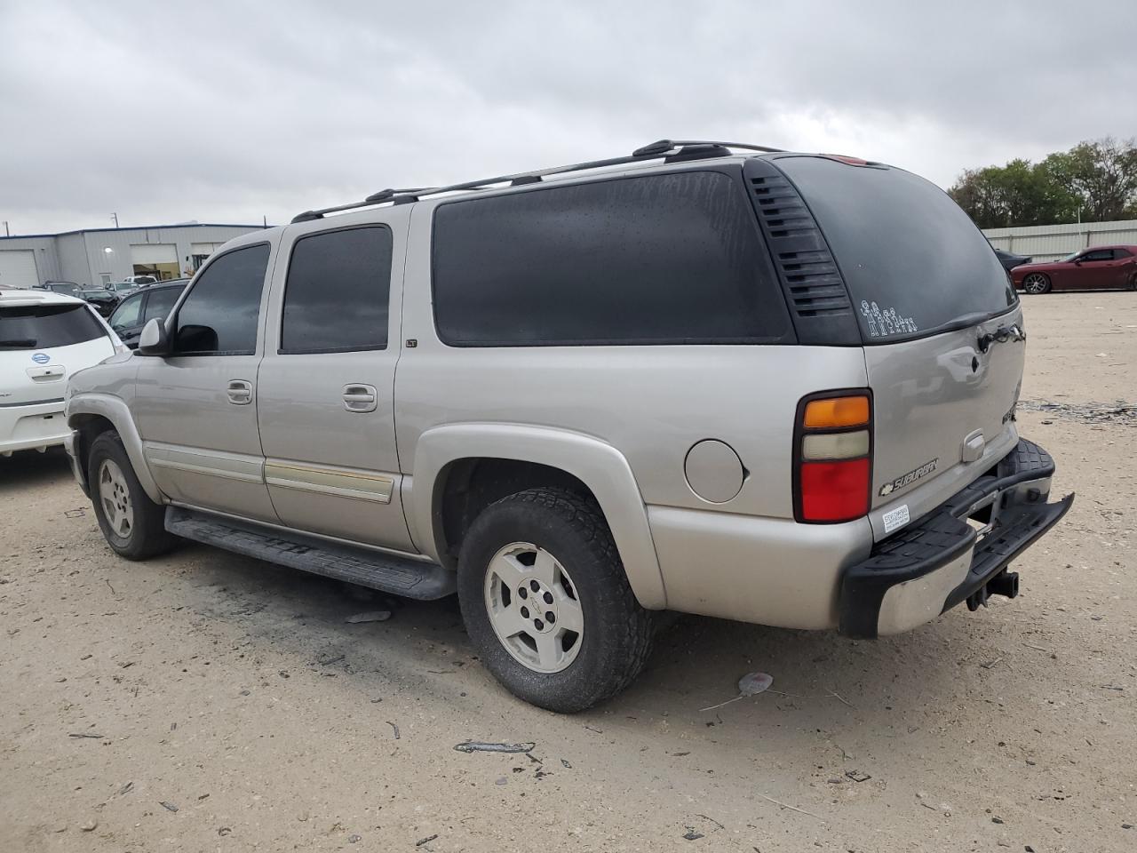 Image 2 of 2005 CHEVROLET SUBURBAN C1500 2005 with VIN 3GNEC16Z15G199188
