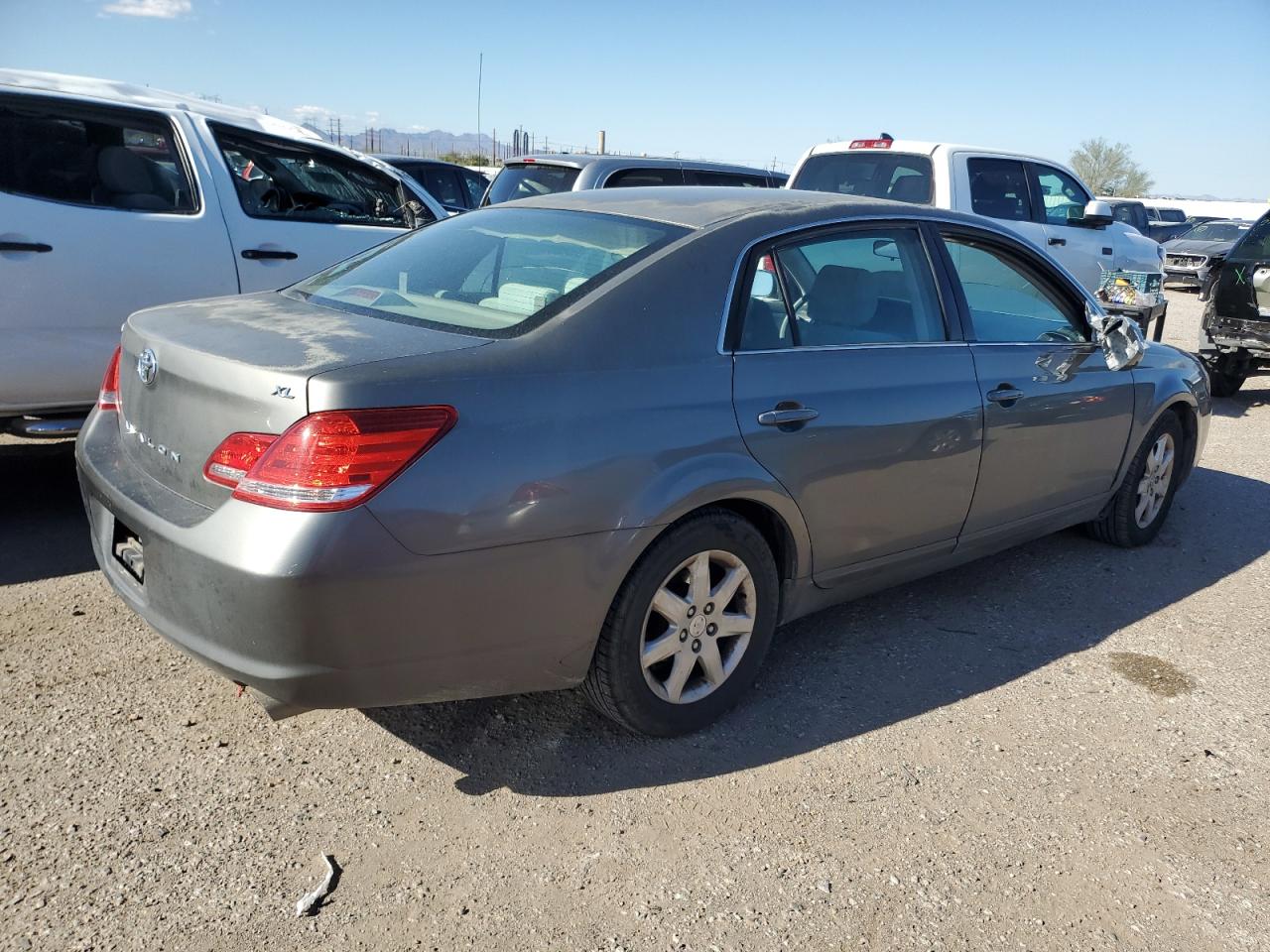 Obraz 3 z 2005 TOYOTA AVALON XL 2005 z VIN 4T1BK36B75U044036