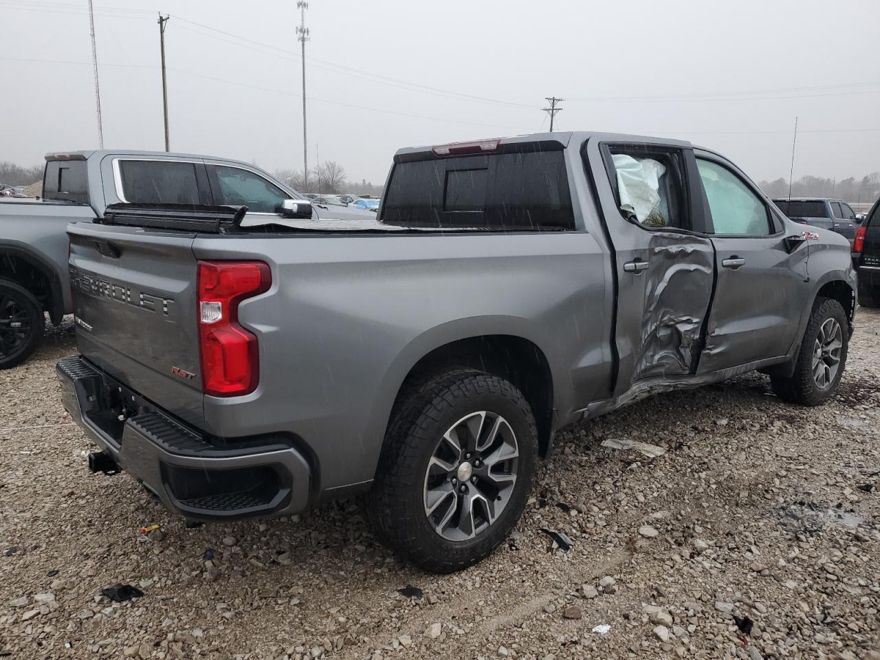 Изображение 3 2021 CHEVROLET SILVERADO K1500 RST 2021 с VIN 1GCUYEED4MZ352342