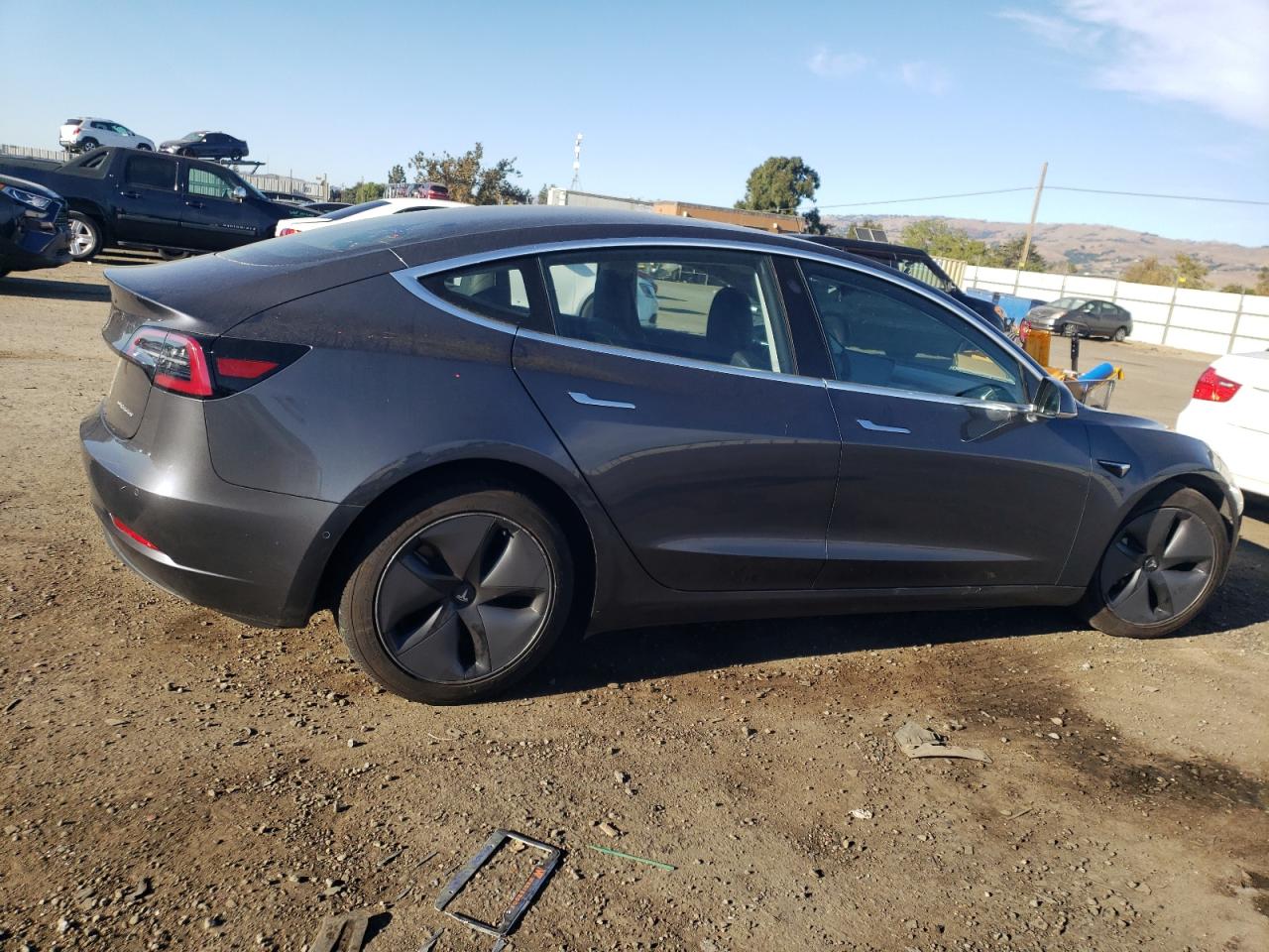 Obraz 3 z 2018 TESLA MODEL 3  2018 z VIN 5YJ3E1EB9JF145698