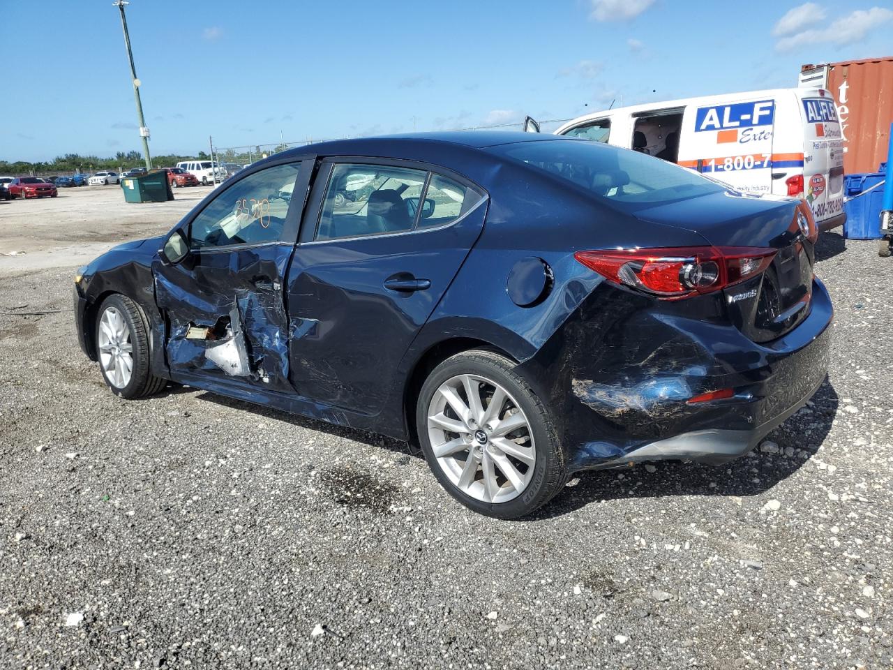 Obraz 2 z 2017 MAZDA 3 TOURING 2017 z VIN 3MZBN1V76HM143028