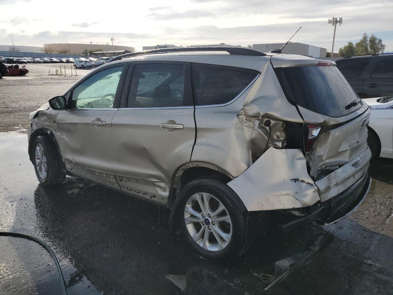 Image 2 of 2018 FORD ESCAPE SE 2018 with VIN 1FMCU0GD4JUA68740
