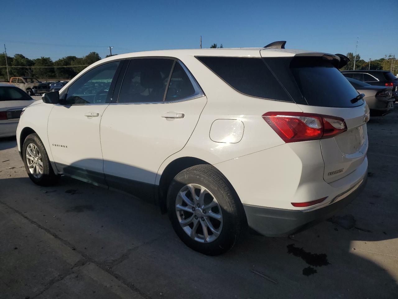 Изображение 2 2020 CHEVROLET EQUINOX LT 2020 с VIN 2GNAXUEV6L6189865