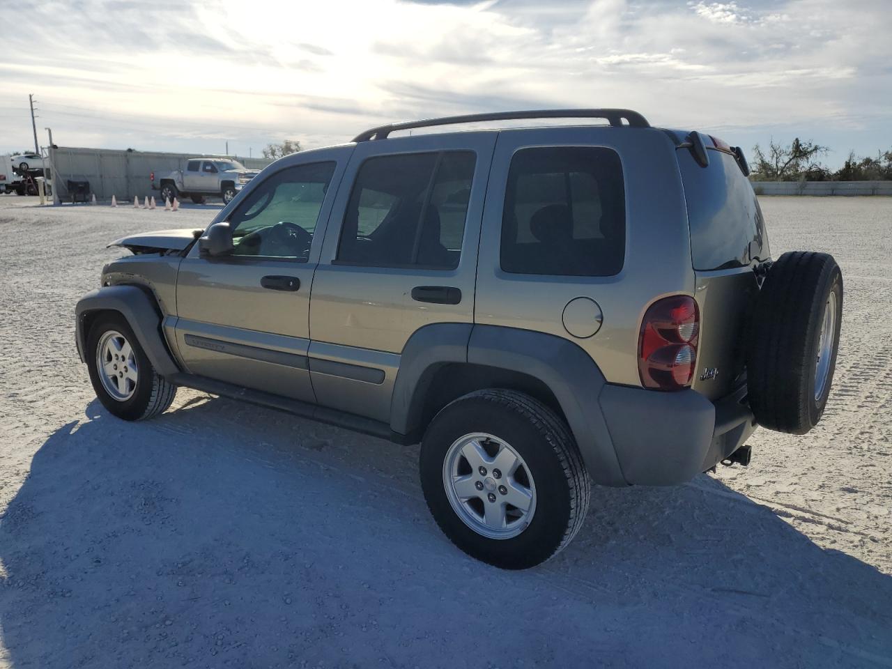 Image 2 of 2005 JEEP LIBERTY SPORT 2005 with VIN 1J4GK48K65W598051
