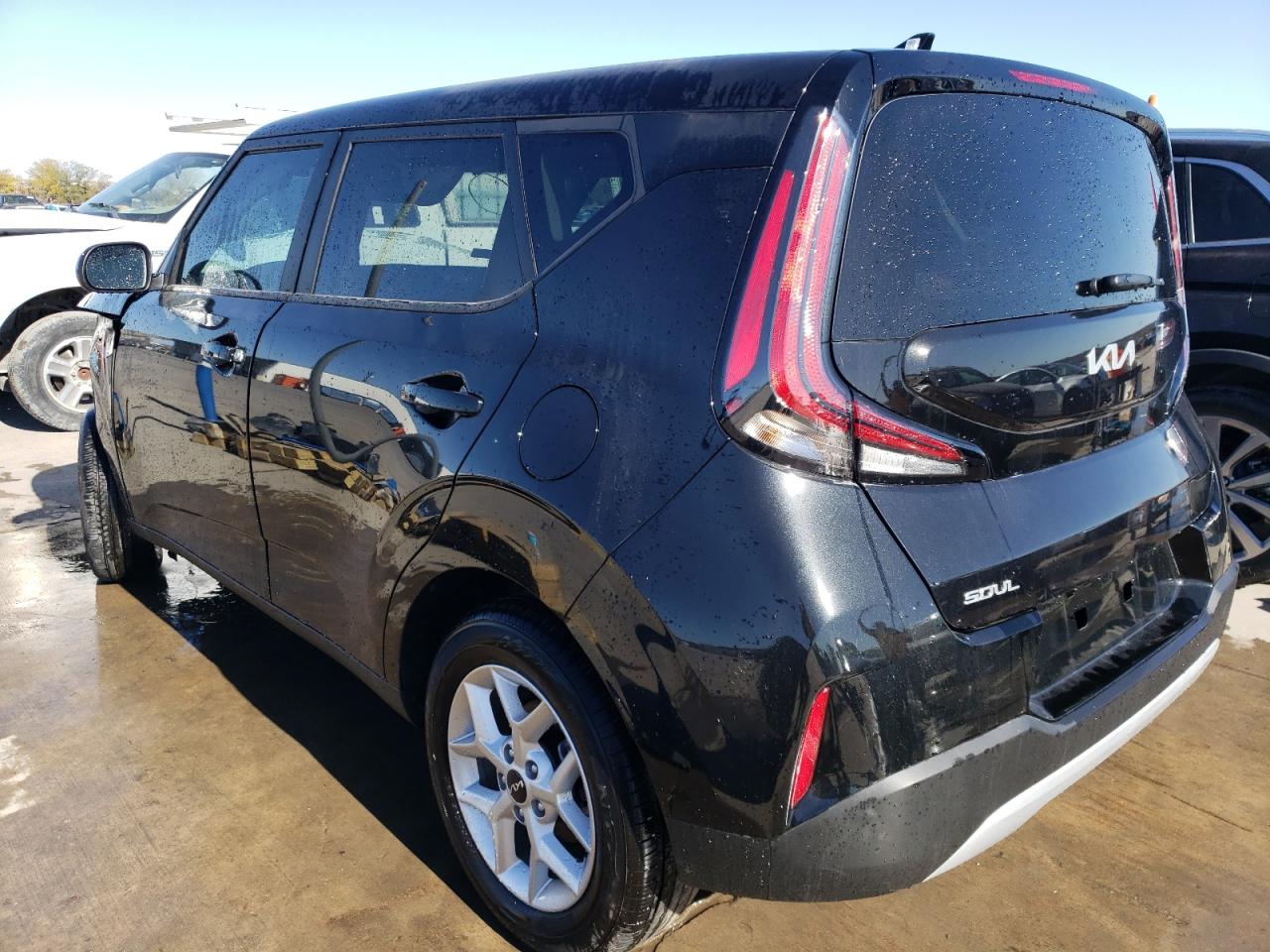 Изображение 2 2023 KIA SOUL LX 2023 с VIN KNDJ23AUXP7892261