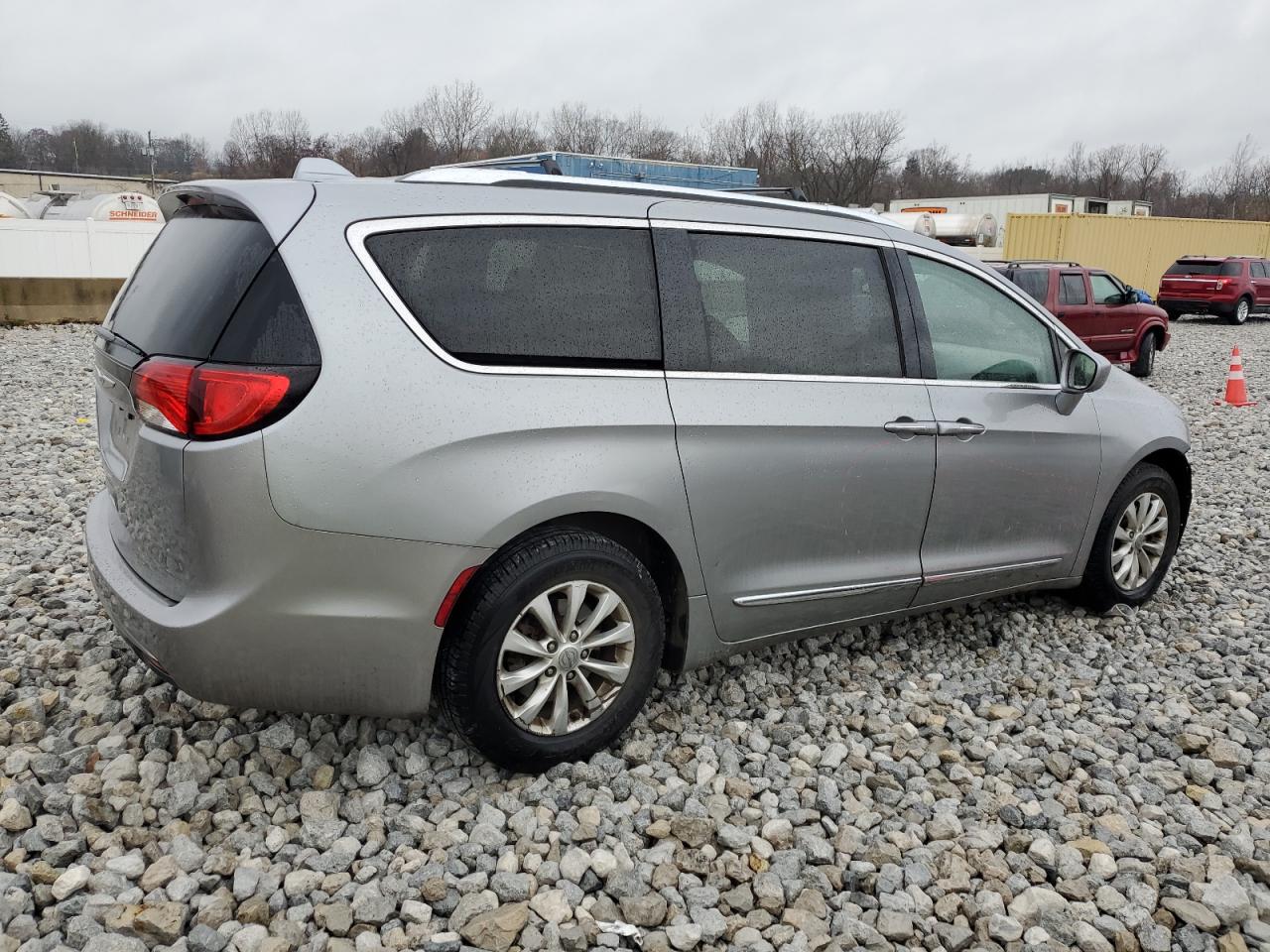 Image 3 of 2018 CHRYSLER PACIFICA TOURING L 2018 with VIN 2C4RC1BG3JR119666