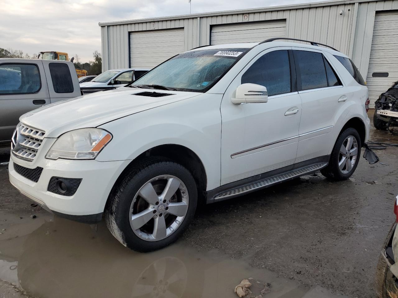 Obraz 1 z 2011 MERCEDES-BENZ ML 350 2011 z VIN 4JGBB5GB3BA736995
