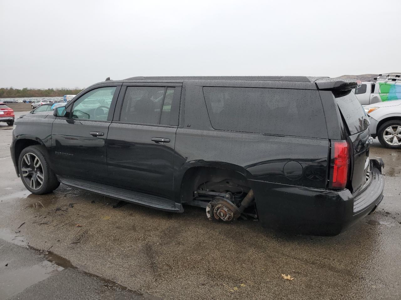 Image 2 of 2019 CHEVROLET SUBURBAN K1500 LT 2019 with VIN 1GNSKHKC7KR335870