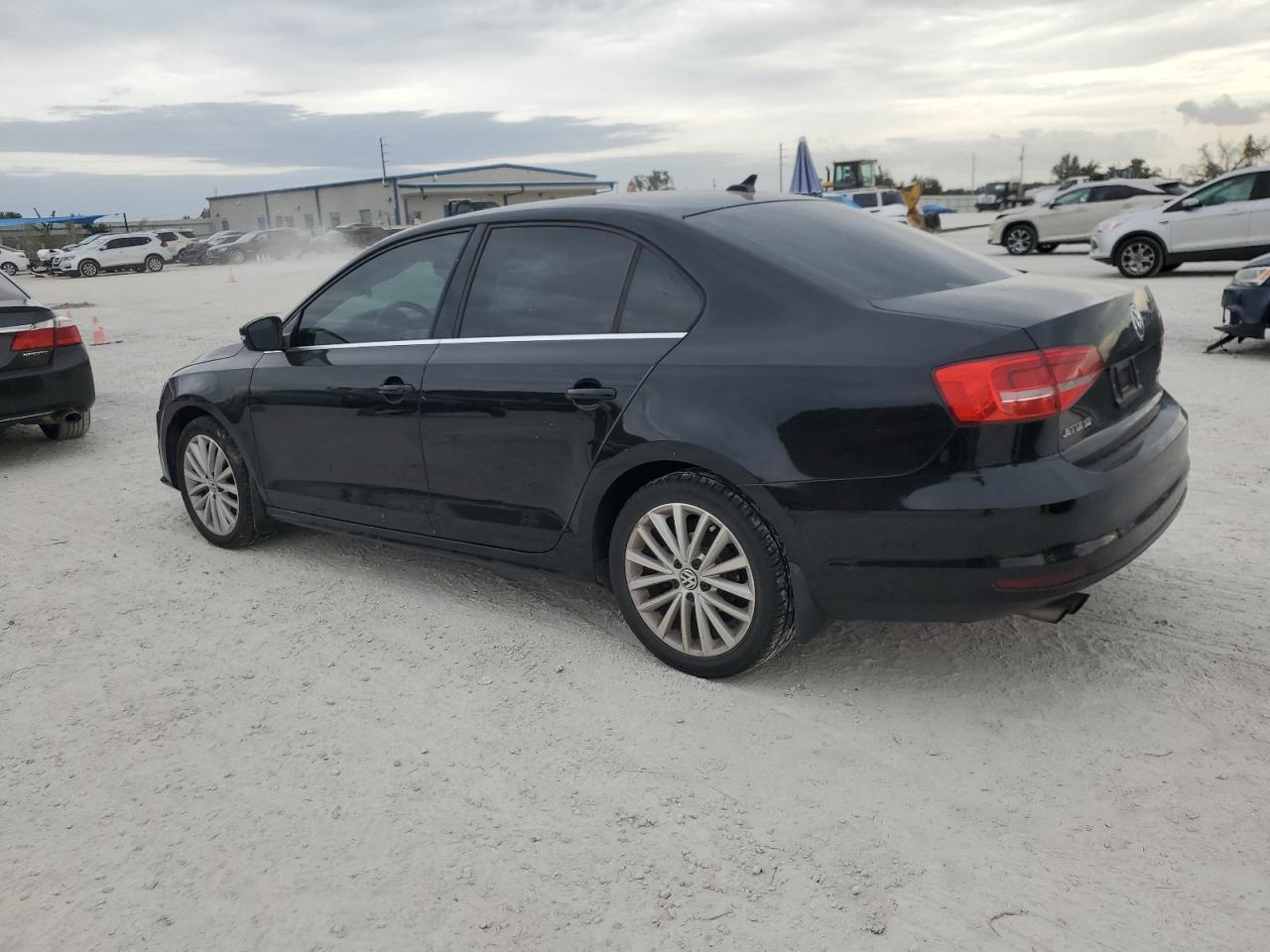 Image 2 of 2015 VOLKSWAGEN JETTA SE 2015 with VIN 3VWD07AJ2FM253339
