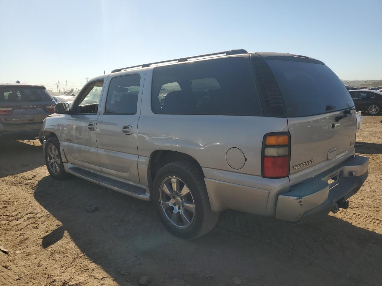 Image 2 of 2005 GMC YUKON XL DENALI 2005 with VIN 1GKFK66U05J251205