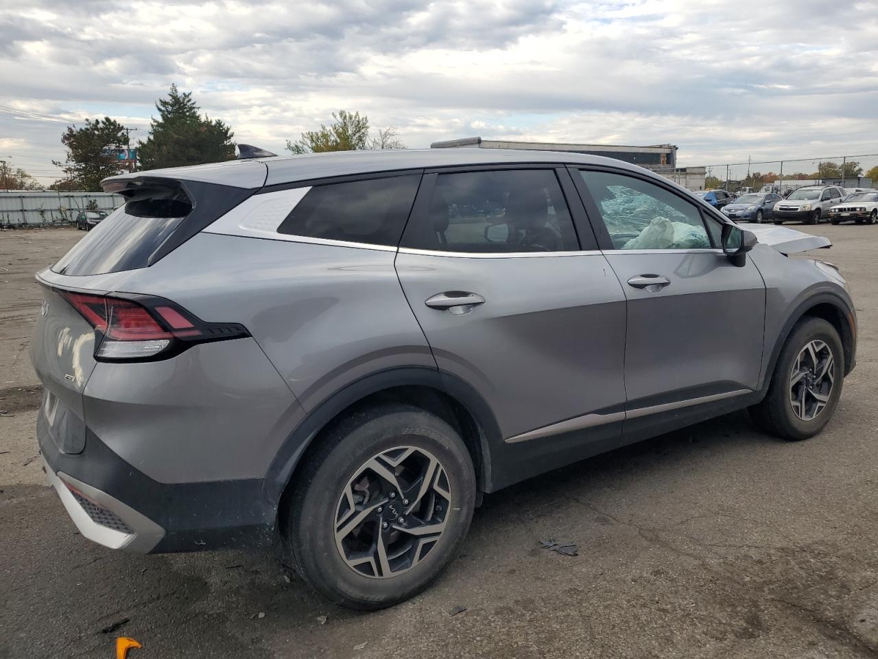 Image 3 of 2023 KIA SPORTAGE LX 2023 with VIN KNDPUCAF2P7040329