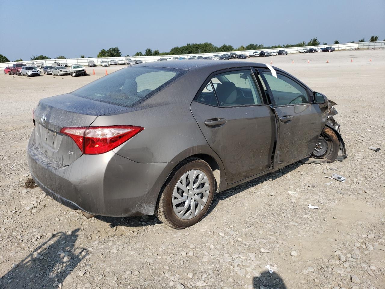 Obraz 3 z 2019 TOYOTA COROLLA L 2019 z VIN 2T1BURHE1KC242869