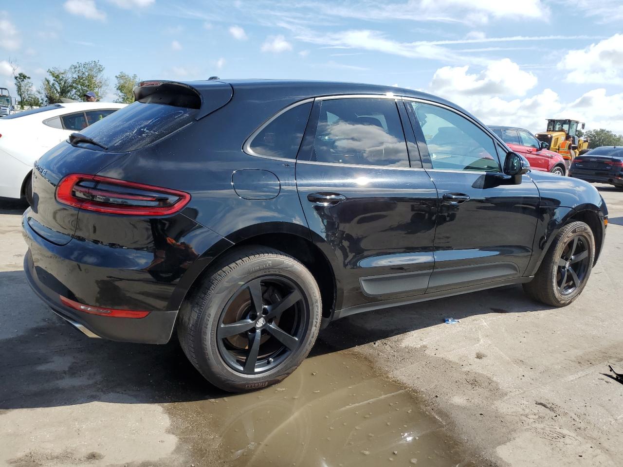 Image 3 of Porsche Macan 2018 with VIN WP1AA2A52JLB17889