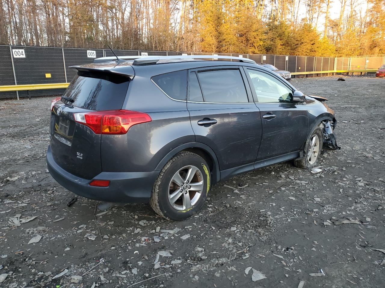 Obraz 3 z 2015 TOYOTA RAV4 XLE 2015 z VIN JTMRFREV0FD142784