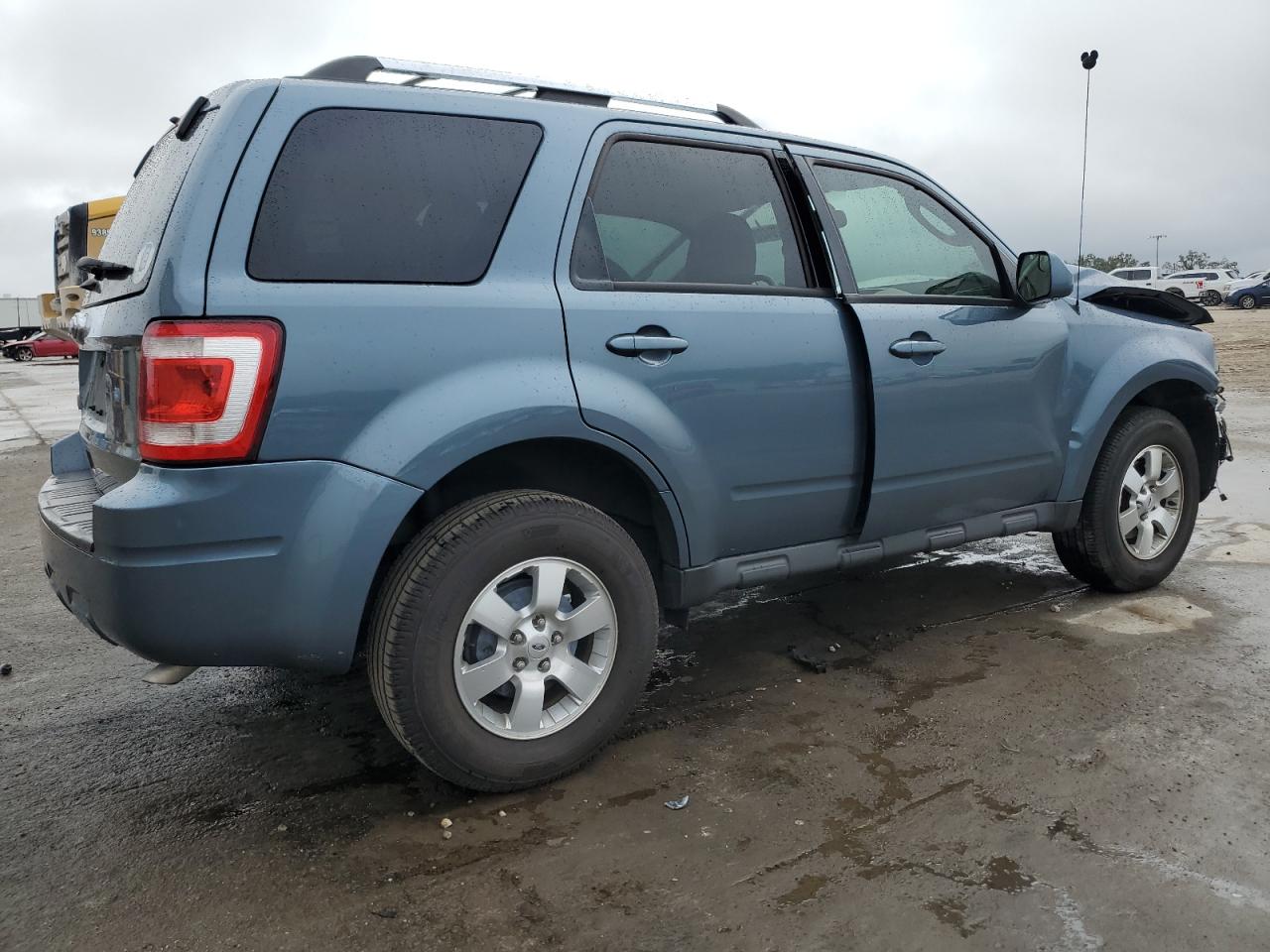 Image 3 of 2011 FORD ESCAPE LIMITED 2011 with VIN 1FMCU0E72BKA91119
