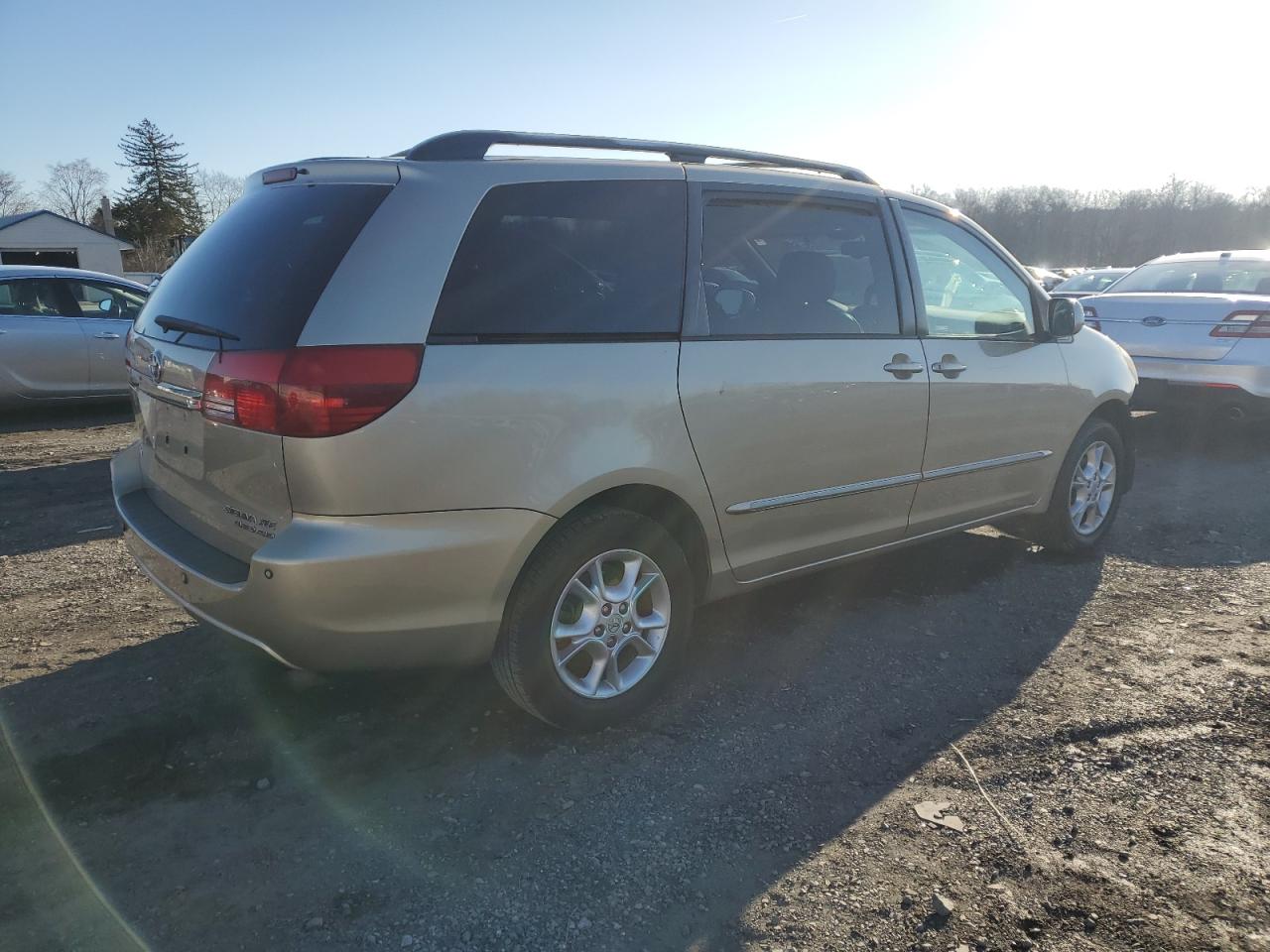 Image 3 of 2005 TOYOTA SIENNA XLE 2005 with VIN 5TDBA22CX5S036095