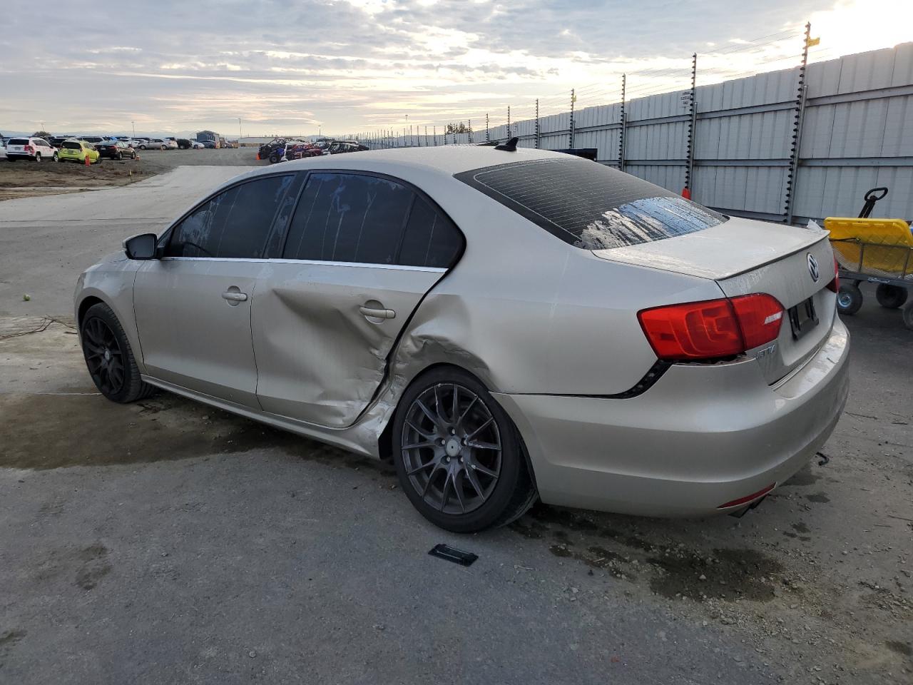 Image 2 of 2014 VOLKSWAGEN JETTA TDI 2014 with VIN 3VWLL7AJ8EM301265