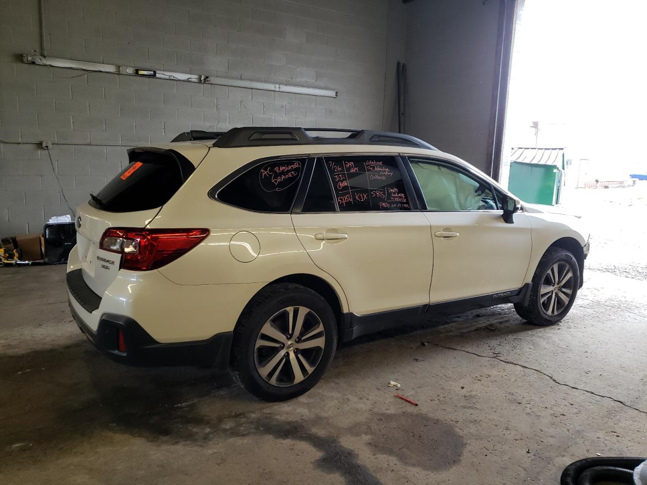 Image 3 of 2018 SUBARU OUTBACK 3.6R LIMITED 2018 with VIN 4S4BSENC7J3320804