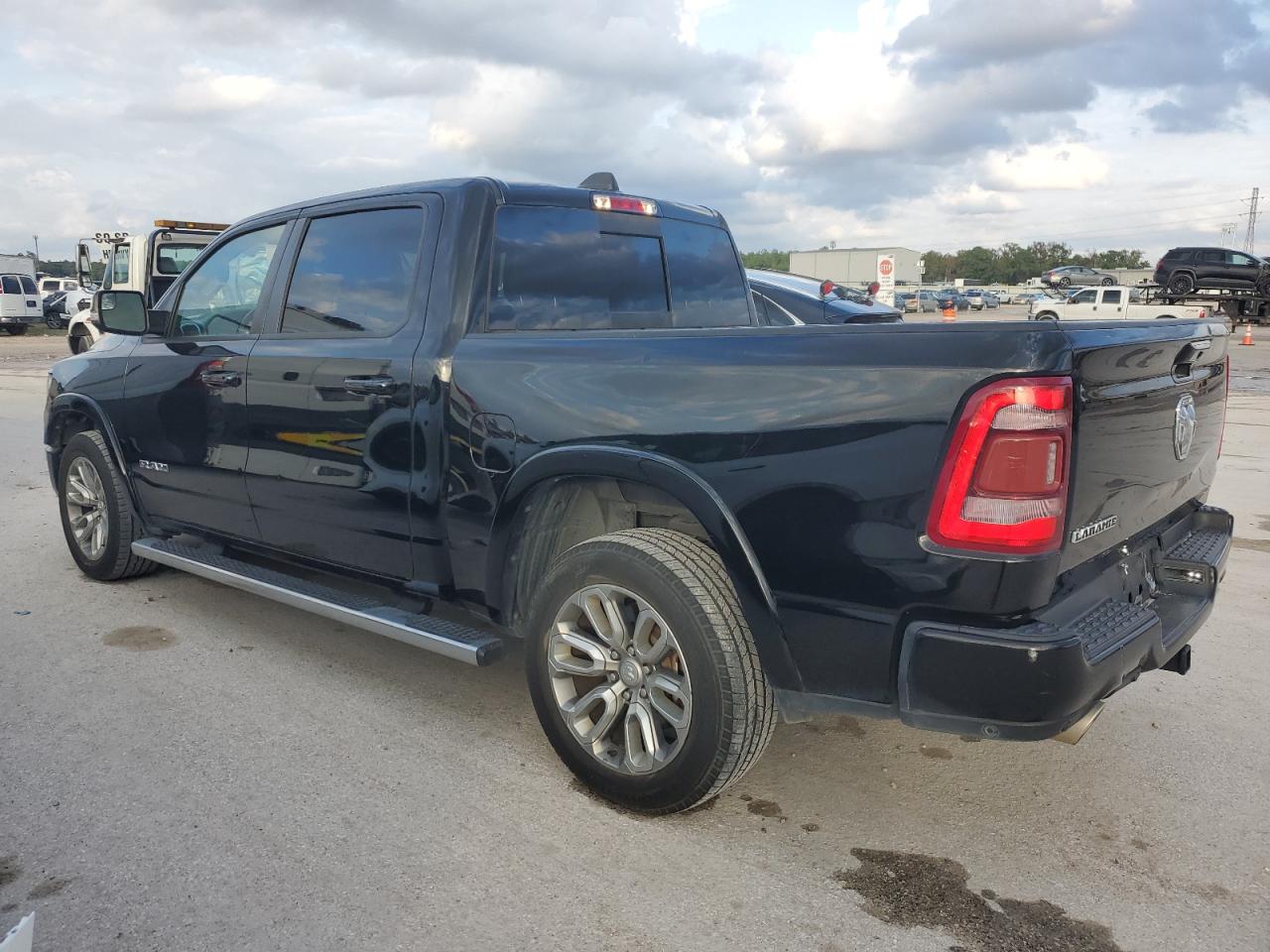 Obraz 2 z 2019 RAM 1500 LARAMIE 2019 z VIN 1C6RREJT7KN612101