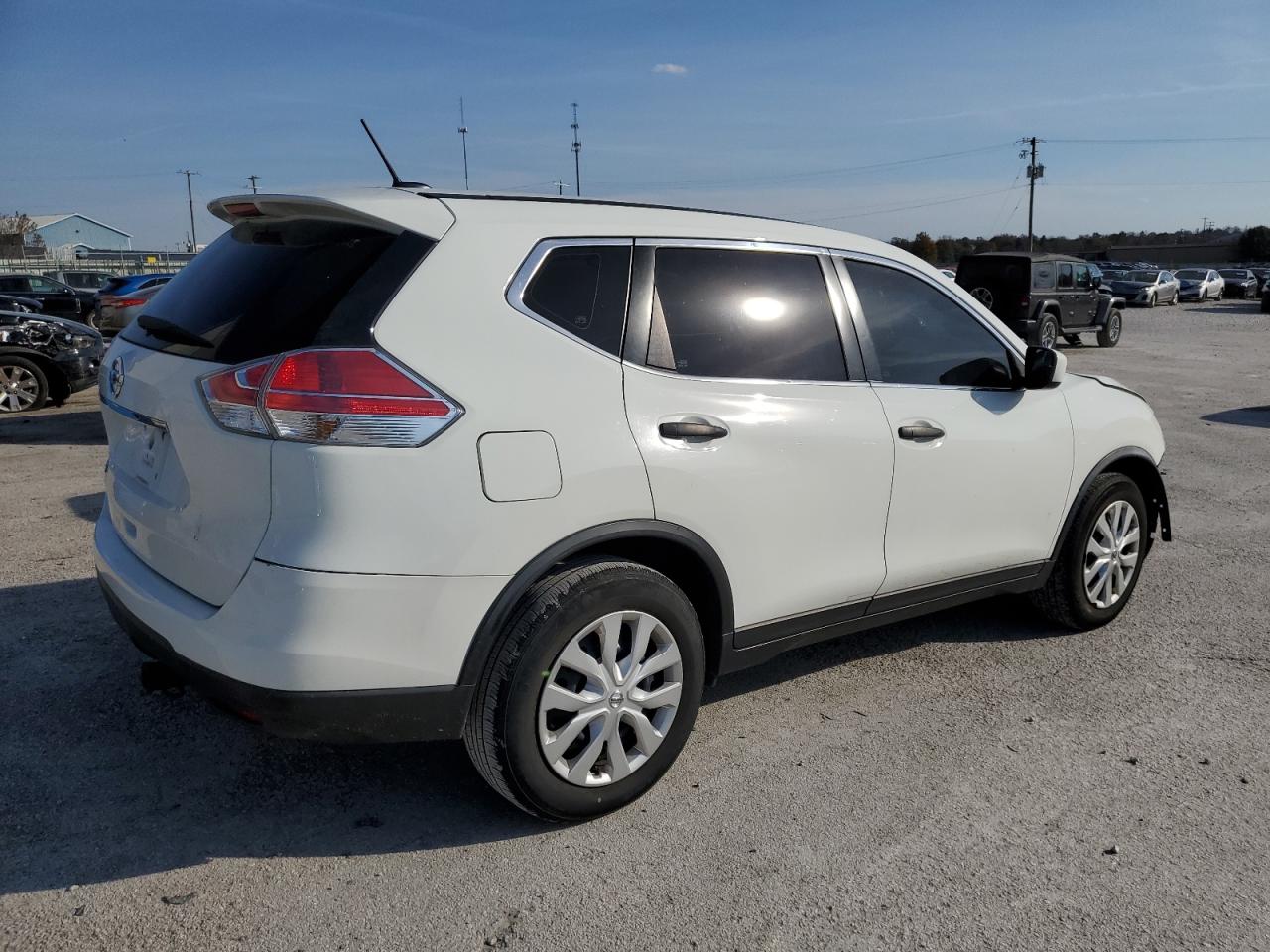 Image 3 of 2016 NISSAN ROGUE S 2016 with VIN KNMAT2MT8GP676001
