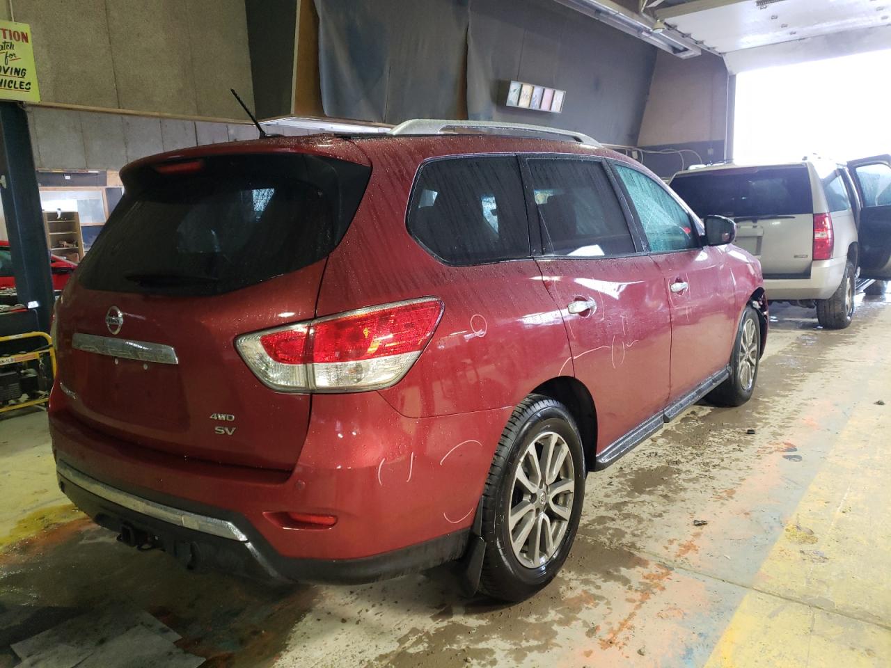 Image 3 of 2014 NISSAN PATHFINDER S 2014 with VIN 5N1AR2MM6EC604916
