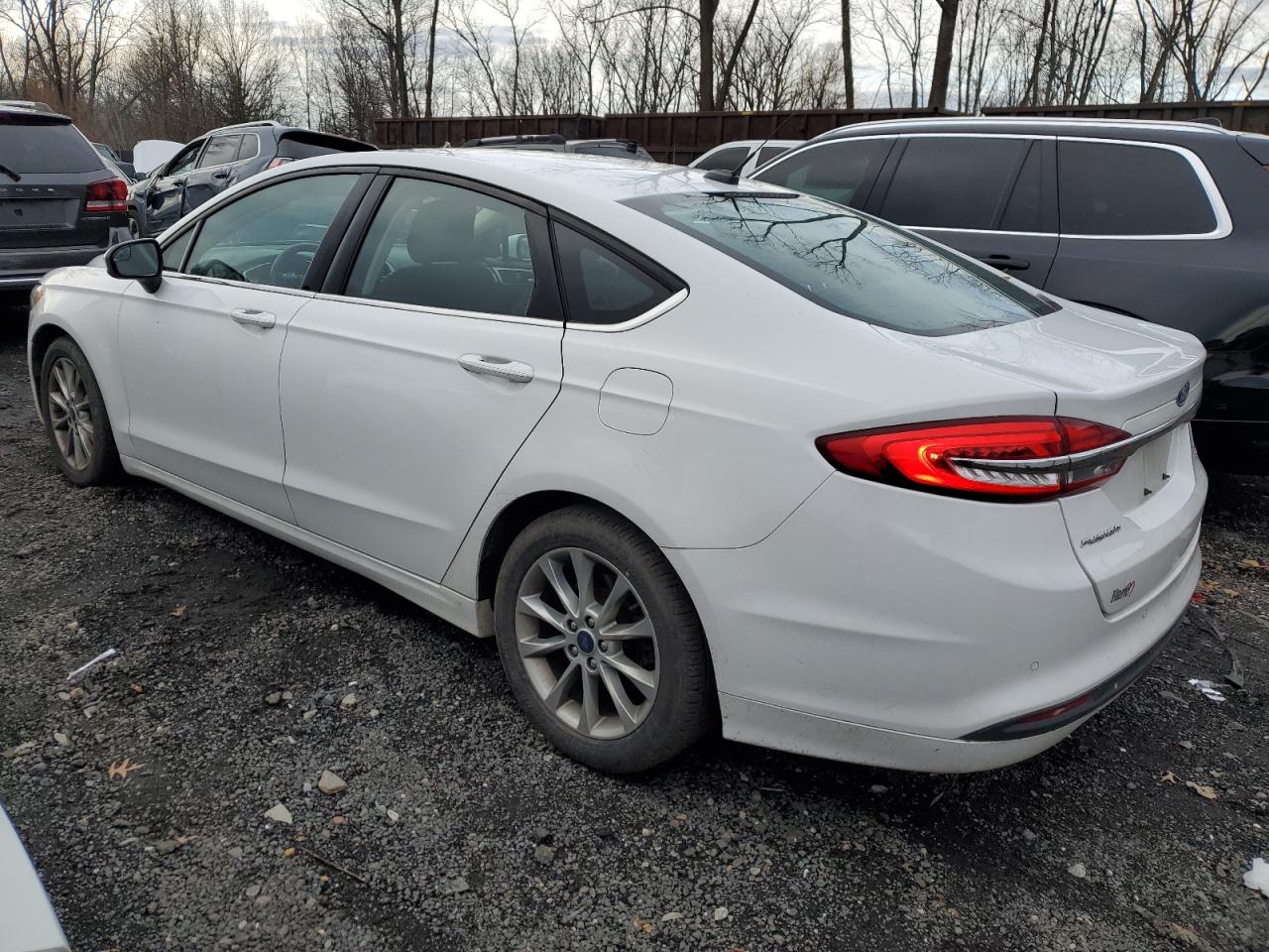 Image 2 of 2017 FORD FUSION SE 2017 with VIN 3FA6P0H7XHR352771