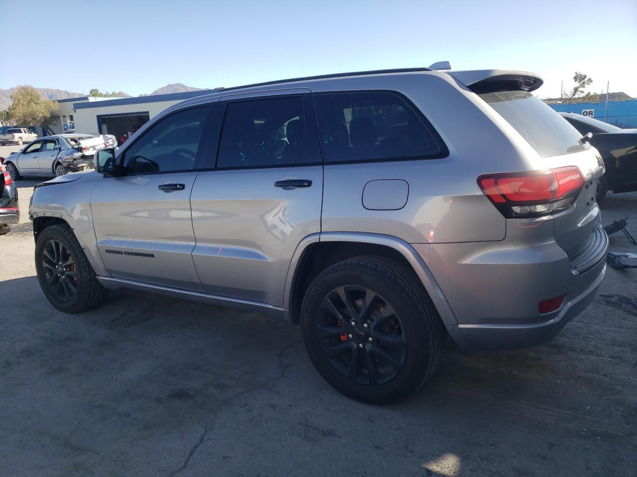 Obraz 2 z 2019 JEEP GRAND CHEROKEE LAREDO 2019 z VIN 1C4RJEAG5KC572180