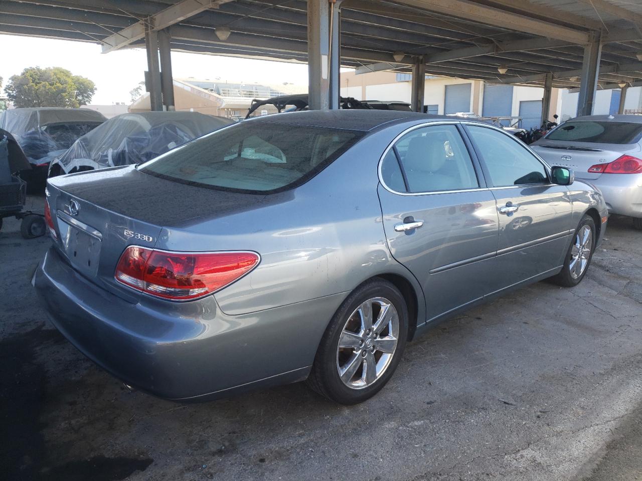 Obraz 3 z 2005 LEXUS ES 330 2005 z VIN JTHBA30G755081303