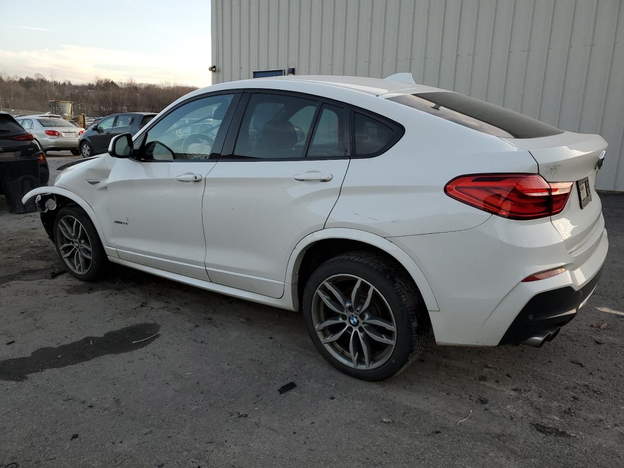 Изображение 2 2018 BMW X4 XDRIVE28I 2018 с VIN 5UXXW3C54J0Y65785