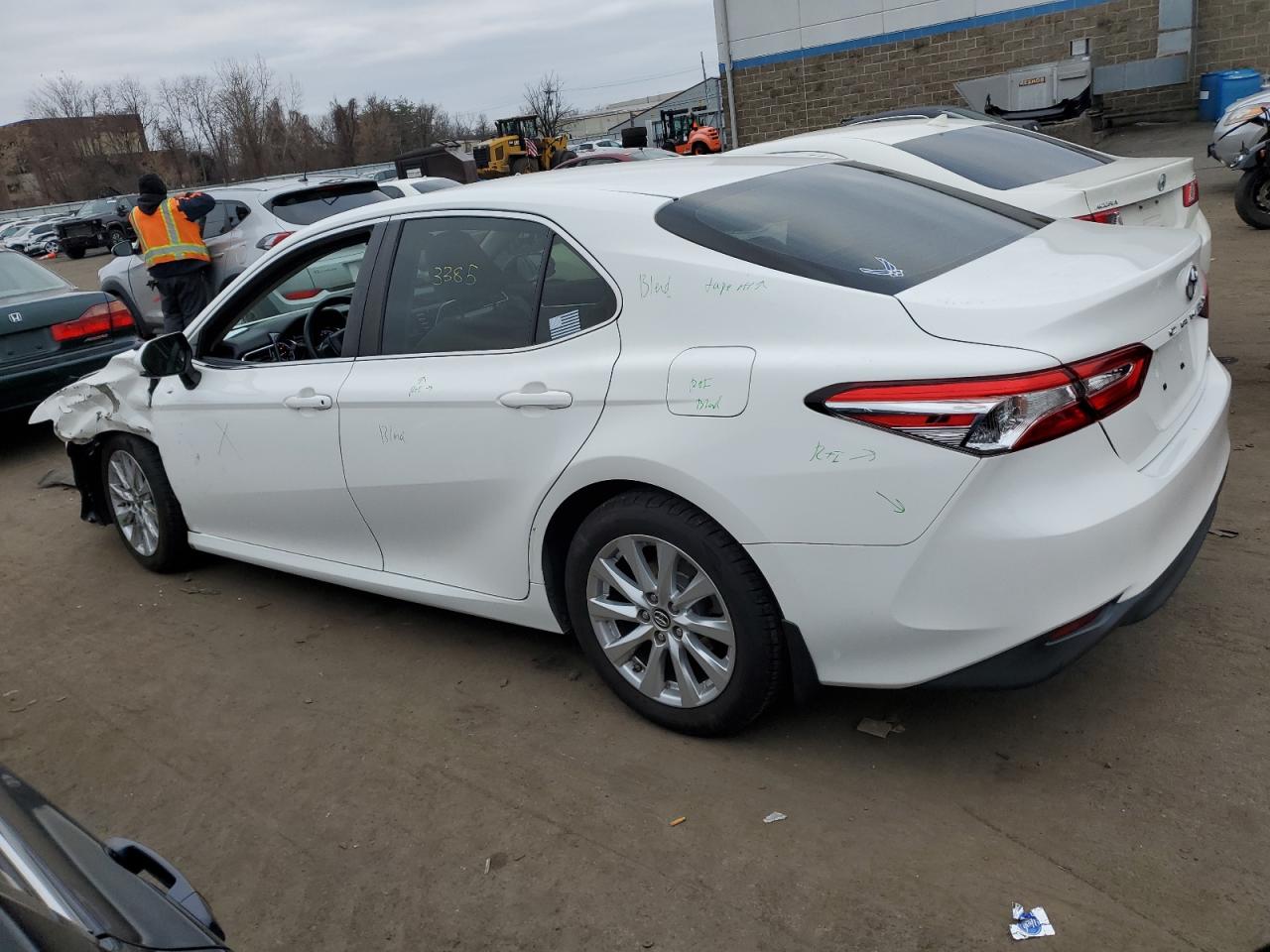 Изображение 2 2018 TOYOTA CAMRY L 2018 с VIN JTNB11HK7J3035034
